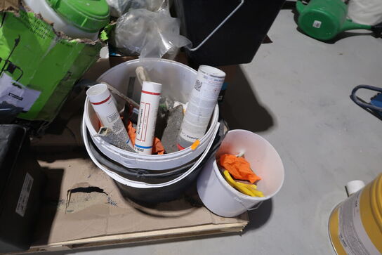 Palle med div. Værktøj og varelager