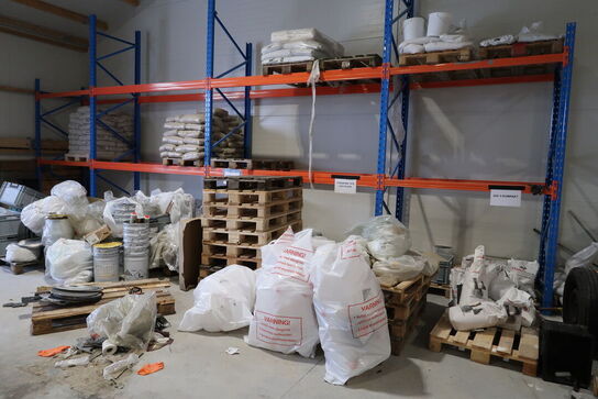 Div. Paller med varelager DKI m.fl. EURO-paller, pallerammer m.m.