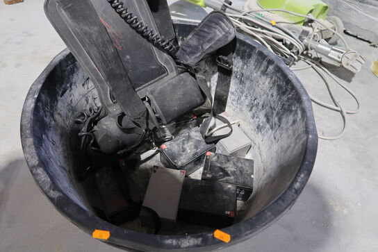 Spand med rygsele med div. Batterier