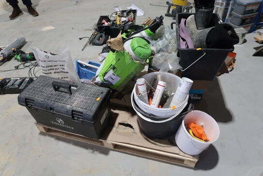 Palle med div. Værktøj og varelager