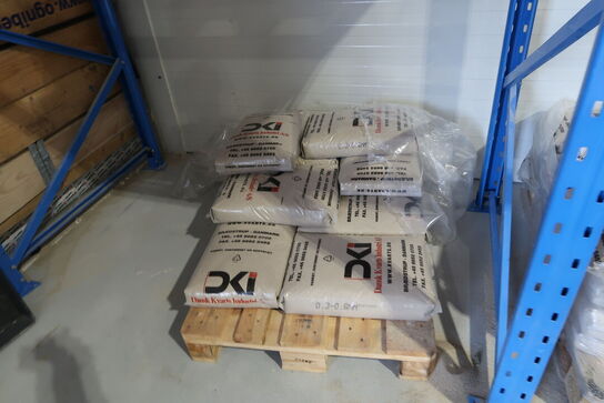 Div. Paller med varelager DKI m.fl. EURO-paller, pallerammer m.m.