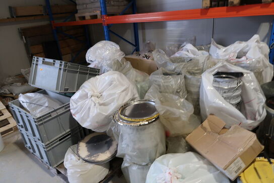 Div. Paller med varelager DKI m.fl. EURO-paller, pallerammer m.m.