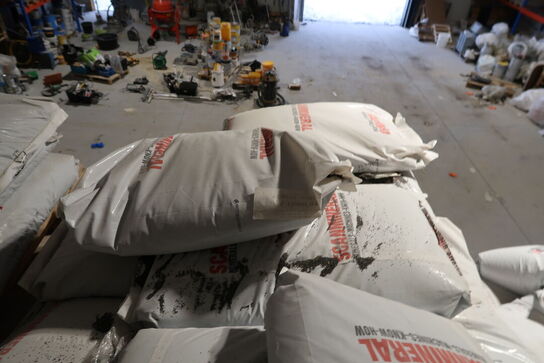 13 stk. paller med div. Varelager SIKA FLOOR, SCANMINERAL m.fl.