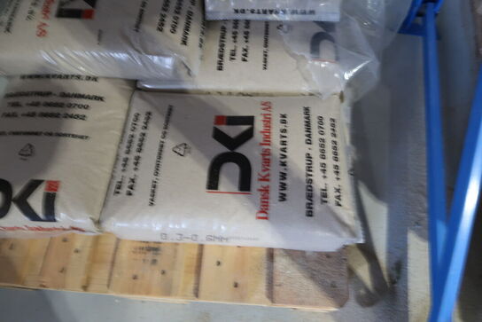 Div. Paller med varelager DKI m.fl. EURO-paller, pallerammer m.m.