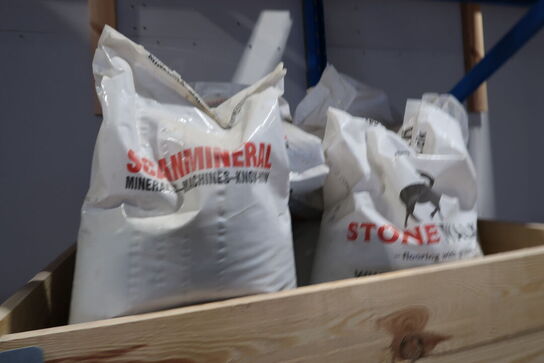 13 stk. paller med div. Varelager SIKA FLOOR, SCANMINERAL m.fl.