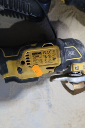 2 stk. akku håndværktøj DEWALT DCS355, DCV100 med batteri og lader