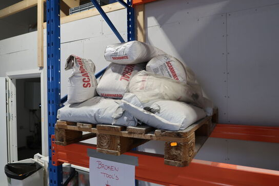 13 stk. paller med div. Varelager SIKA FLOOR, SCANMINERAL m.fl.