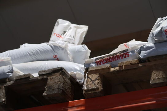 13 stk. paller med div. Varelager SIKA FLOOR, SCANMINERAL m.fl.