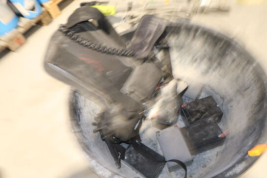 Spand med rygsele med div. Batterier