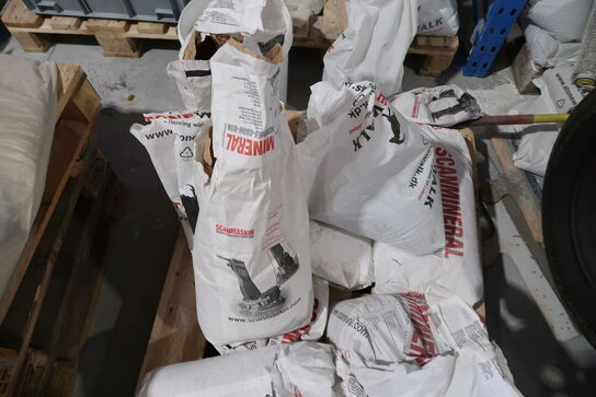 Div. Paller med varelager DKI m.fl. EURO-paller, pallerammer m.m.