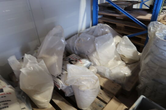 Div. Paller med varelager DKI m.fl. EURO-paller, pallerammer m.m.