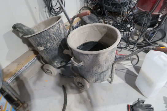 2 stk. vogne med spande