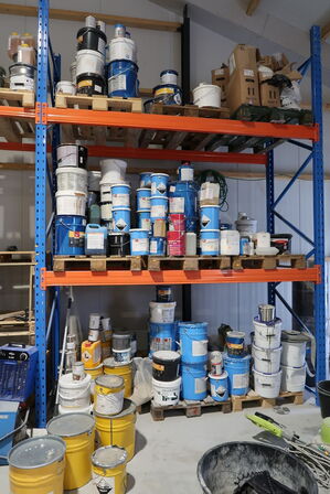 9 stk. paller med div. Varelager SIKAFLOOR, EPOROC m.fl.