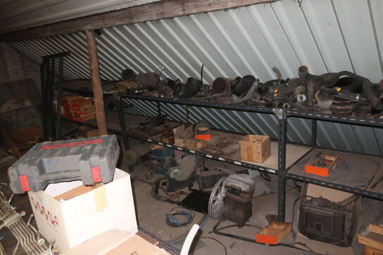 Div. Varelager og reservedele samt malersprøjte m.m.