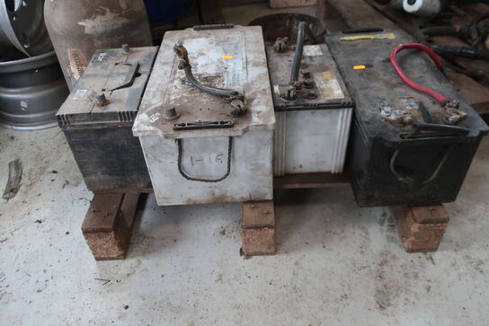 4 stk. batterier bl.a. VARTA