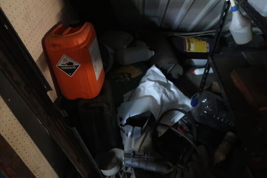 Div. Varelager og reservedele samt malersprøjte m.m.