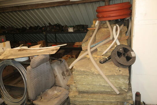 Div. Varelager og reservedele samt malersprøjte m.m.