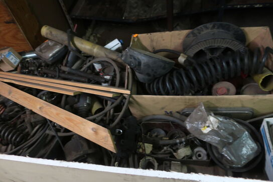 Div. Varelager og reservedele samt malersprøjte m.m.