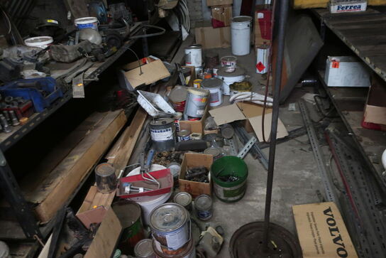 Div. Varelager og reservedele samt malersprøjte m.m.