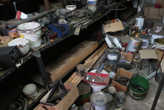 Div. Varelager og reservedele samt malersprøjte m.m.