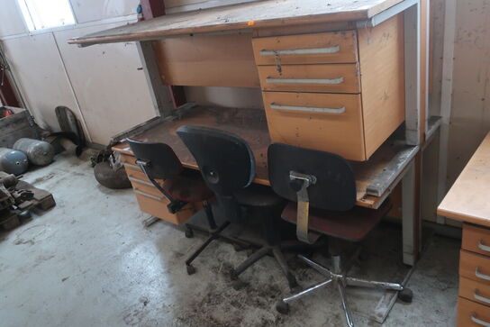 Div. Skriveborde samt kontorstole