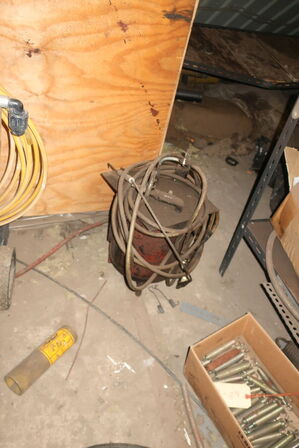 Div. Varelager og reservedele samt malersprøjte m.m.