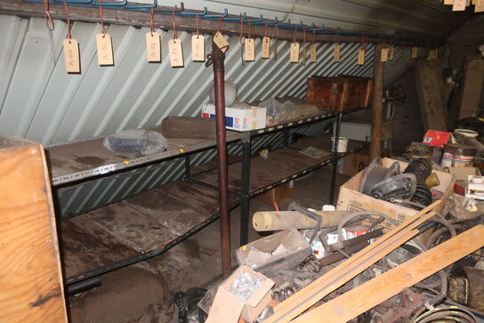 Div. Varelager og reservedele samt malersprøjte m.m.