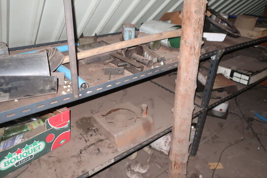 Div. Varelager og reservedele samt malersprøjte m.m.