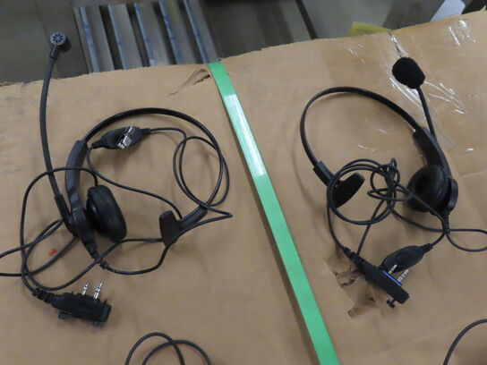 2. stk. Walkie-Talkies og div. Headsets