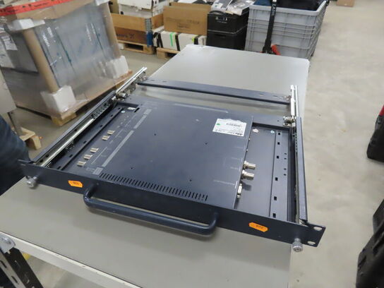 Skærm med rackindbygning DATAVIDEO