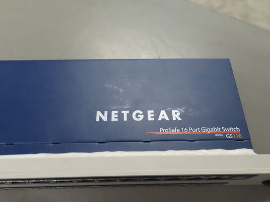 2 stk. LAN switches i rackmodul