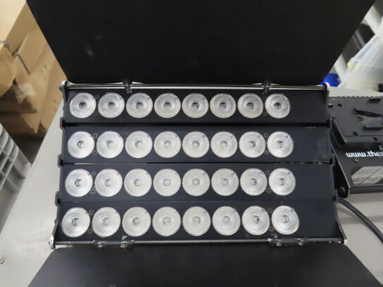 LED lampe med controller - THELIGHT VDC