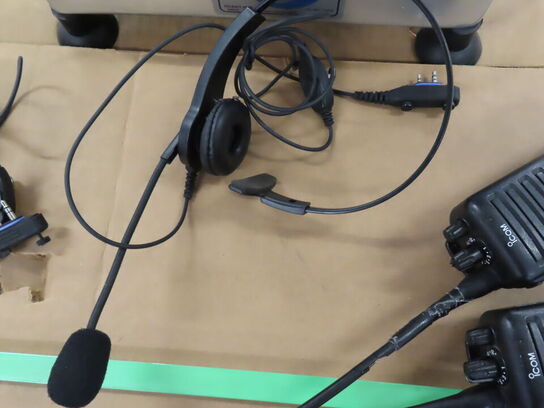 2. stk. Walkie-Talkies og div. Headsets