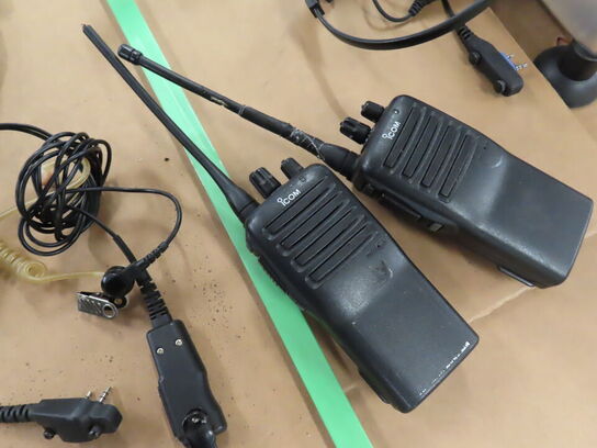 2. stk. Walkie-Talkies og div. Headsets