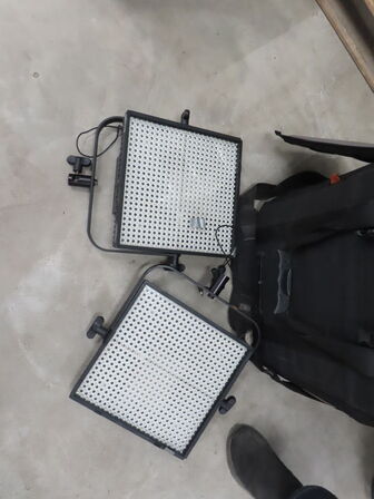 2 stk. LED lamper i taske