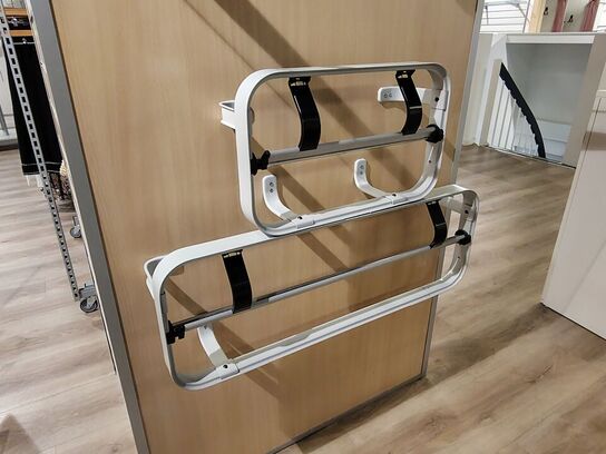 Prispistoler, tekstilpistoler mv. Blandet parti.