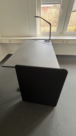 Hæve/sænkebord, Støjskærm, Lampe
