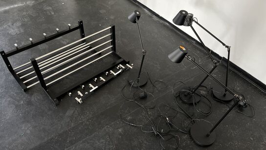 Blandet Lot  2 Stk. Hattehylder/Knagerække + 4 Lamper