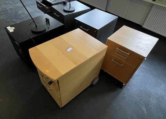 6 Stk. Skuffemoduler på Hjul  + 2 Lamper