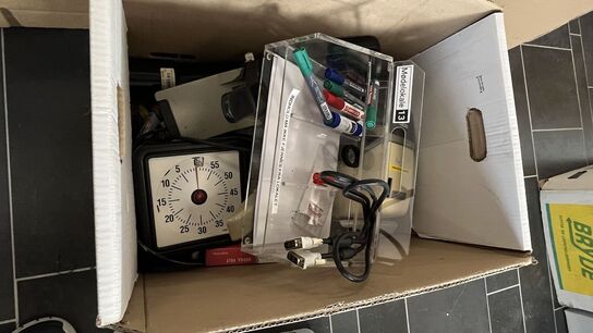 6 ks. Kontorartikler bl.a. Hulmaskiner