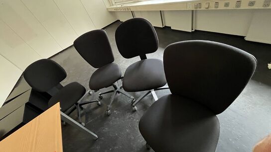 Bord, 4 Kontorstole, 3 Skuffemoduler, Hattehylde