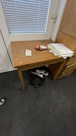 2 Træskabe + Bord