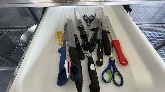 Stort Parti Gryder + Kantine Artikler