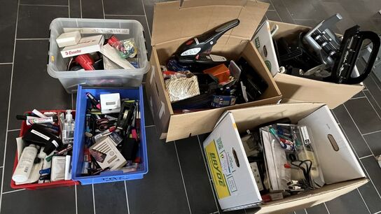 6 ks. Kontorartikler bl.a. Hulmaskiner