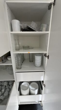 Tøm 4 Kantine Skabe for Service og Glas