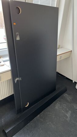 2 Hæve-sænkeborde Usamlet 160 x 90 cm + El Skinne