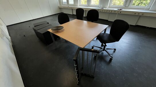 Bord, 4 Kontorstole, 3 Skuffemoduler, Hattehylde