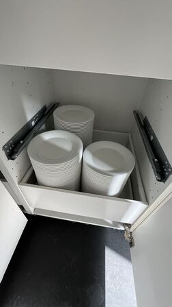 Tøm 4 Kantine Skabe for Service og Glas