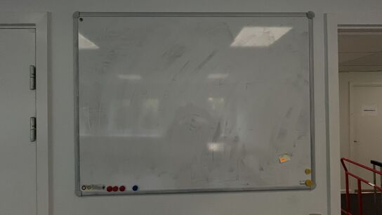 4 Whiteboards, assorterede