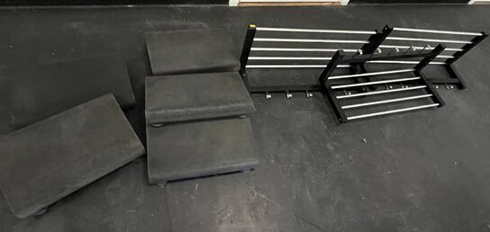 3 Stk. Hattehylder/Knagerække + 5 Stk. Fodstøtter